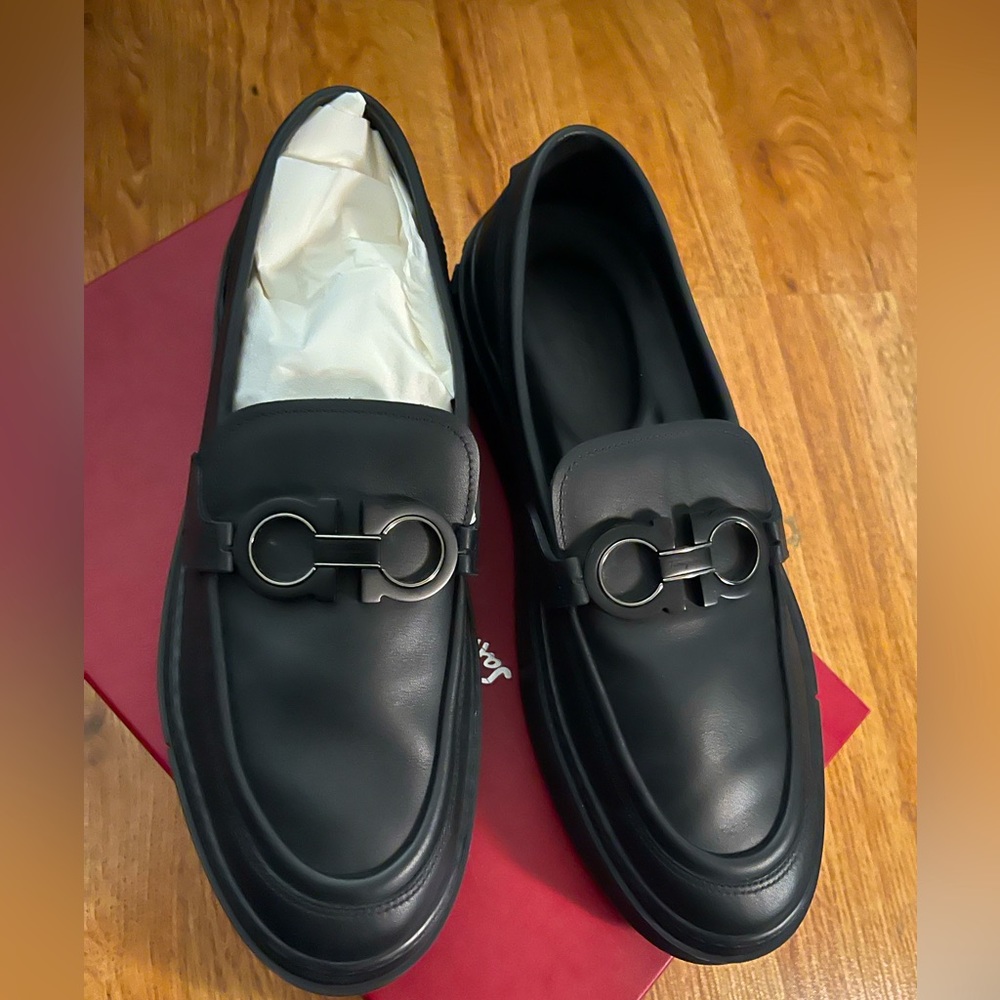 Salvatore feragamo black leather loafers size 9